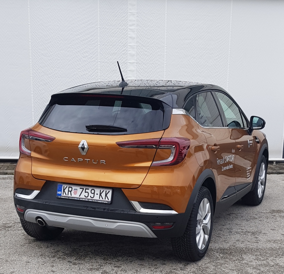 Renault CAPTUR INTENS TCe 100 Nova vozila na zalihi Renault CAPTUR INTENS TCe 100 Nova vozila na zalihi